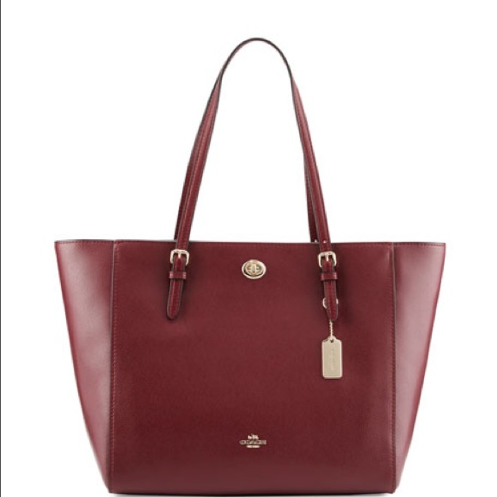 GIFTED ❌❌❌Coach Turnlock Leather Bag, Light Gold